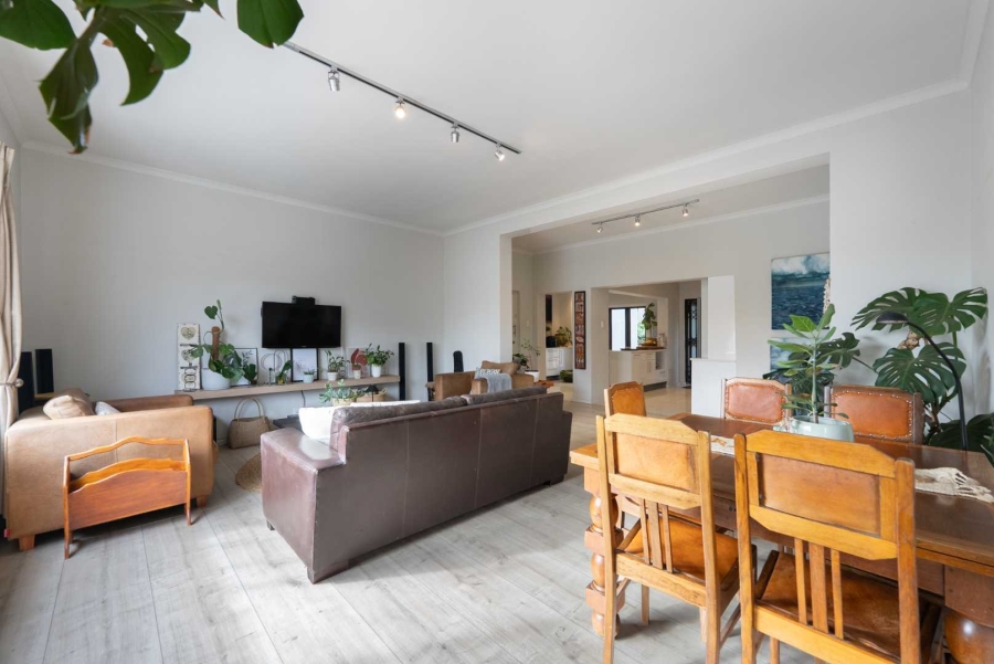 2 Bedroom Property for Sale in Vredehoek Western Cape